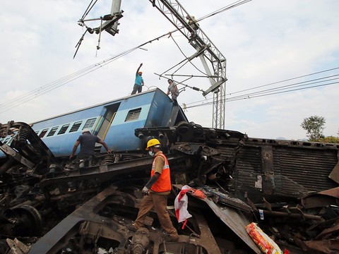 Près de 40 morts lors du déraillement d'un train en Inde
