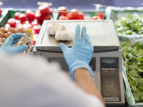 L'emballage reste souvent compté dans le poids de la marchandise