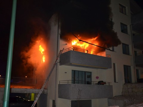 Appartement en feu à cause d'un four à éthanol à Grellingen BL
