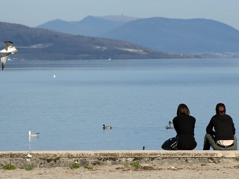 Niveaux des lacs du pied du Jura historiquement bas