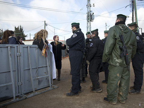 La police israélienne évacue une implantation illégale
