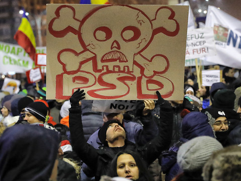 Corruption: Bucarest persiste malgré des protestations massives