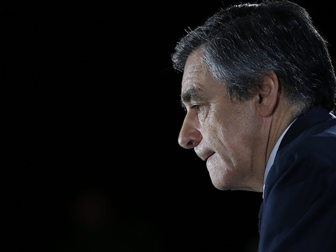France: Fillon persiste malgré des divisions croissantes dans son camp