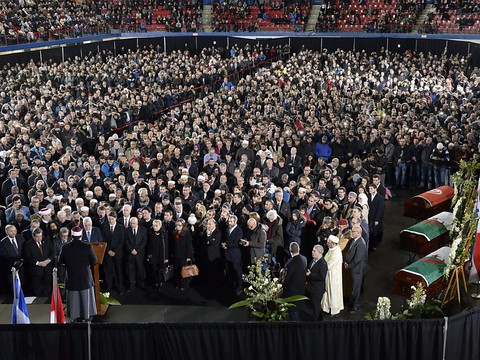 Les Canadiens rendent hommage aux morts de la mosquée de Québec