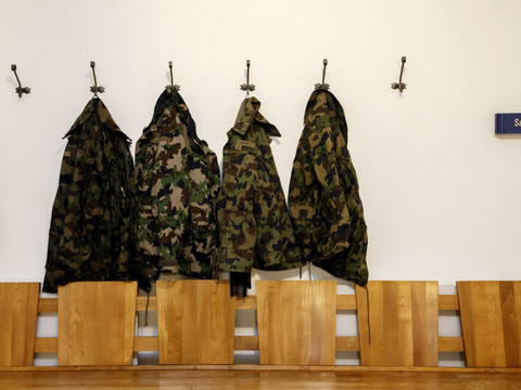 Un acquittement et des jours-amende pour les gradés