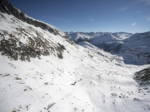 Deux skieurs sauvés d'une coulée dans les cantons d'Uri et St-Gall