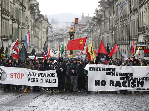 Plusieurs centaines de personnes défilent contre le racisme à Berne
