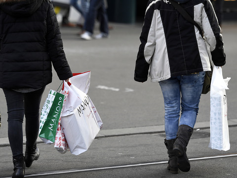 Nette amélioration du climat de consommation