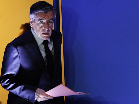 France: attaqué par Bayrou, François Fillon peine à relancer sa campagne