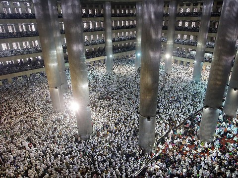 Prière de masse pour qu'un musulman soit élu gouverneur de Jakarta
