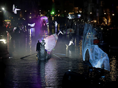 Un spectacle aquatique pour lancer le carnaval de Venise