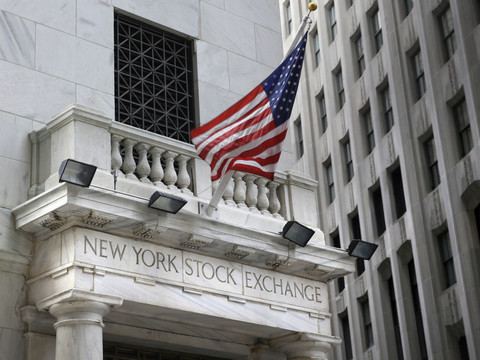 Wall Street continue de battre des records