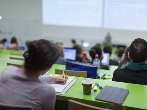Le Conseil fédéral ne veut pas trop subventionner les étudiants