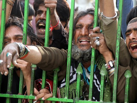 L'attentat suicide dans un temple au Pakistan a fait 83 morts