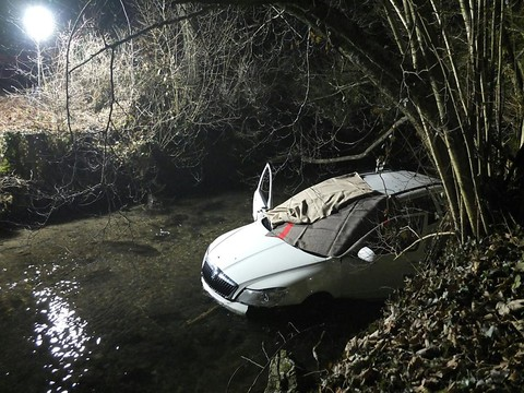 Mort du conducteur d'une voiture tombée dans un ruisseau
