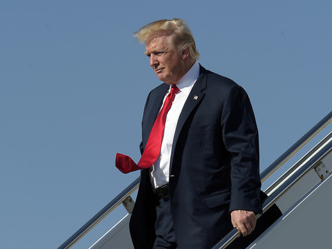 Trump traite plusieurs médias 