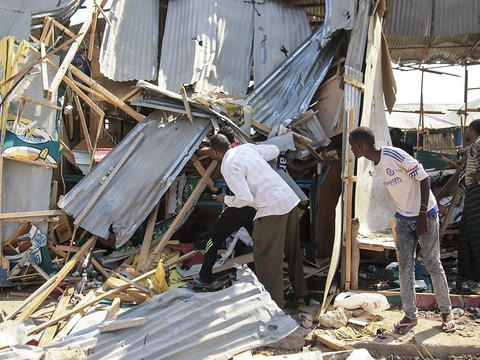 Attentat à Mogadiscio: au moins 39 morts