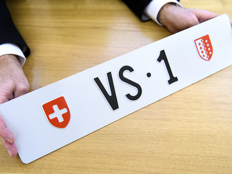 Enchère record en Valais pour la plaque VS 1