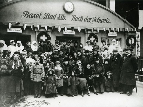 Les Liens De La Suisse Avec La Révolution Russe Exposés - 