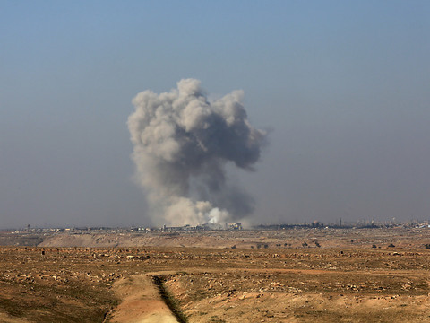 Des civils commencent à fuir les faubourgs de Mossoul-Ouest