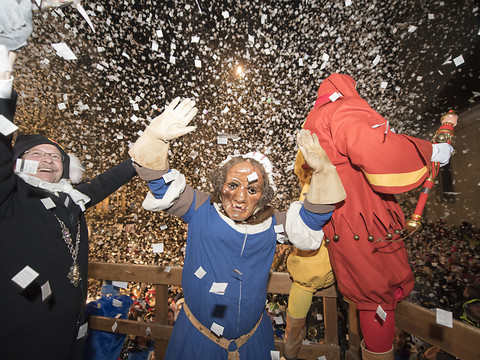 Début des festivités du carnaval à Lucerne et à Soleure