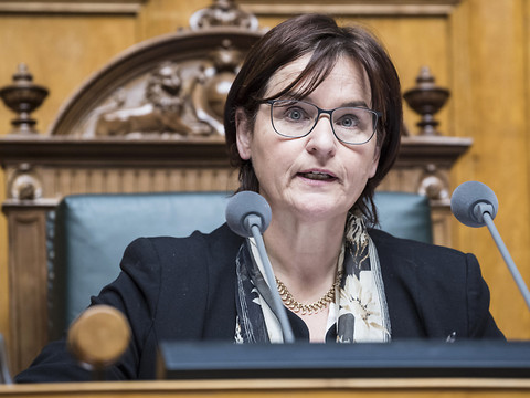 Une majorité de Suisses pour limiter les camions dans les Alpes