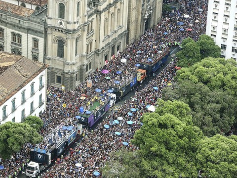 Le Brésil plonge dans le grand bain du carnaval