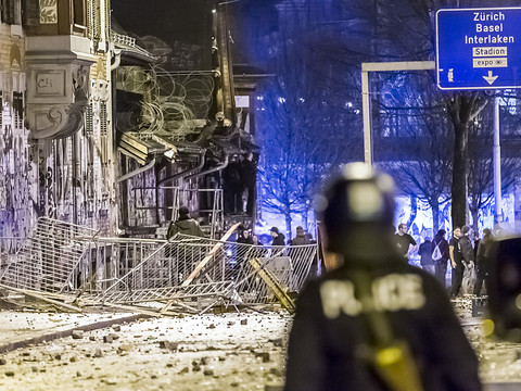 Nouveaux affrontements entre manifestants et policiers à Berne