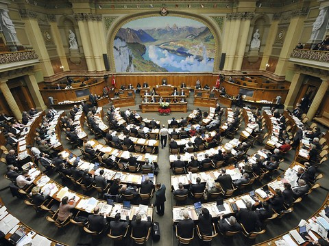 Poker au Parlement sur les retraites et les casinos