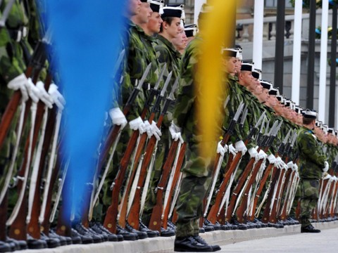 La Suède va rétablir le service militaire dès l'été 2017
