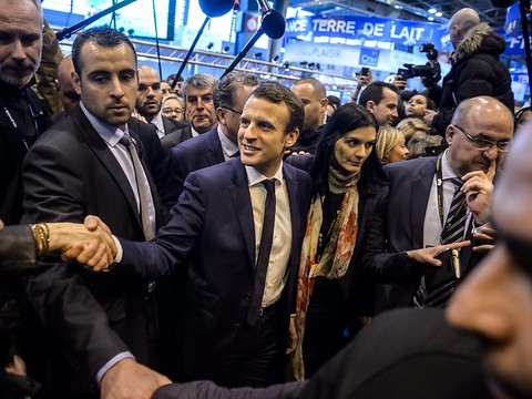 France: Macron se pose en antidote au 