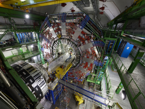 CERN: le coeur d'une expérience du LHC transplanté