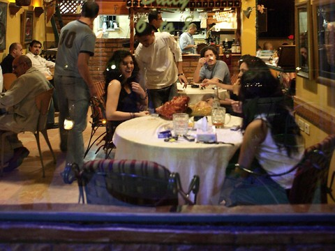 Espagne: une centaine de clients fuient un restaurant sans payer