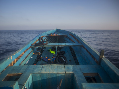 Centaines de migrants sauvés au large de l'Italie et de la Libye