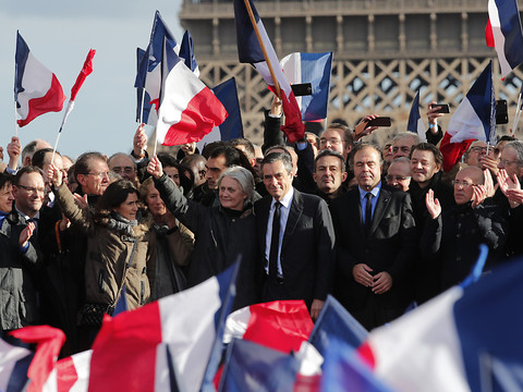 François Fillon s'en remet à ses partisans et à la droite