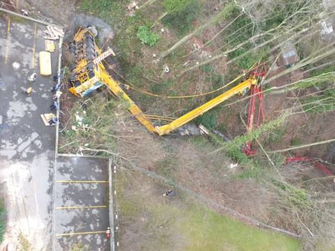 Une grue tombe dans un ravin à Rorschacherberg (SG)