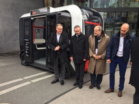 Zoug introduit des bus navettes autonomes dès l'été à Zoug