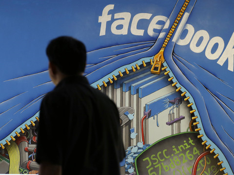 Egoportrait avec Merkel: un réfugié syrien débouté contre Facebook