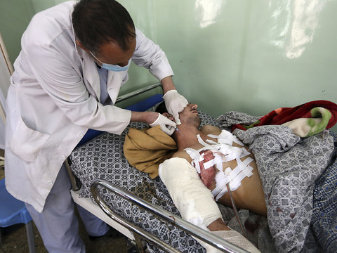 Attaque de l'hôpital de Kaboul: le bilan s'alourdit à 49 morts