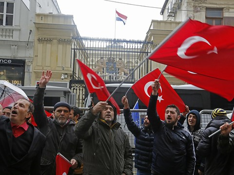 Ankara suspend les rencontres de haut niveau avec les Pays-Bas