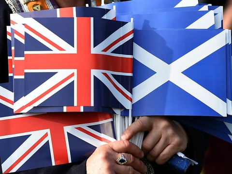 Le parlement autorise le Brexit, l'Ecosse réclame un référendum