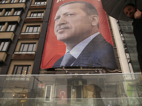 Le plus grand quotidien d'Allemagne défie Erdogan en Une