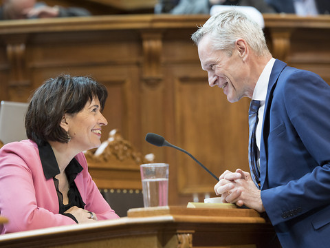 Institutions suisses indépendantes, mais peuvent faire mieux