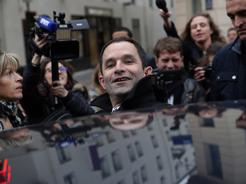 En meeting à Nice, Benoît Hamon muscle son discours contre le FN