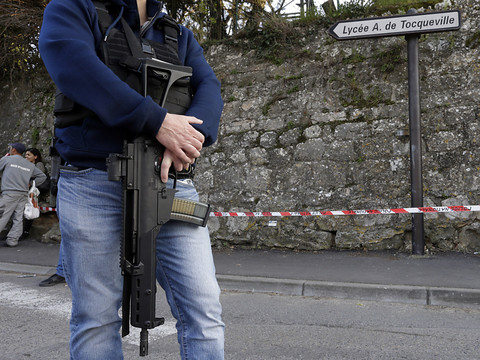Fusillade à Grasse: l'enquête ne s'oriente pas vers le terrorisme