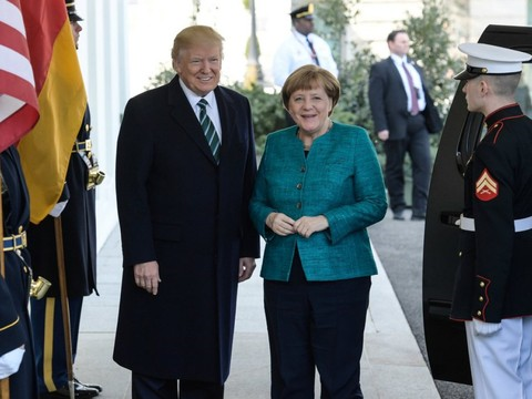 Donald Trump accueille Angela Merkel à la Maison Blanche