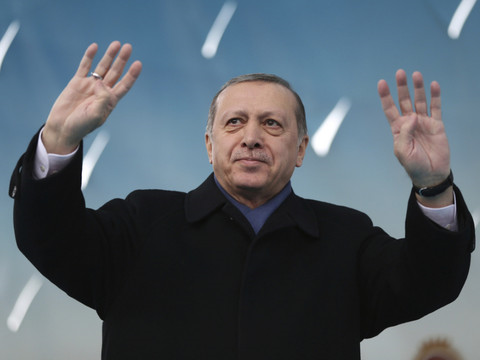 Erdogan accuse Merkel d'avoir recours à des 