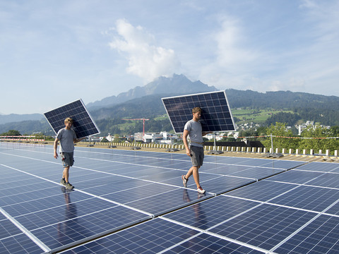 Quatre associations économiques contre la stratégie énergétique