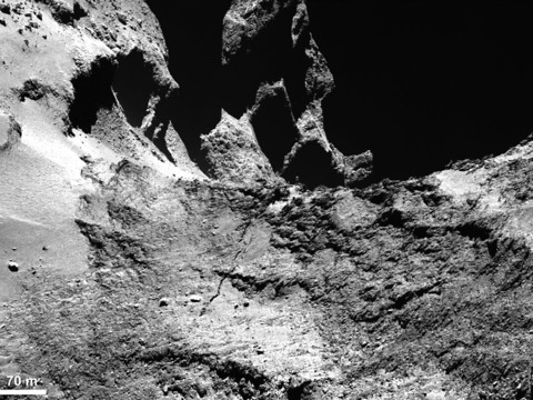 La surface de la comète Tchouri subit un 