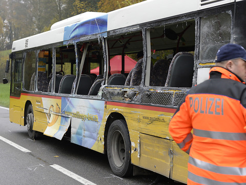 Jeune camionneur condamné en Argovie après avoir percuté un car postal
